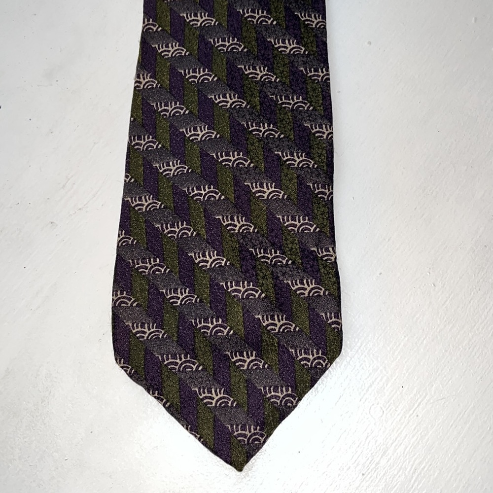 D.C. by Daniel Craig Men's 100% Silk Tie Green Purple Art Deco